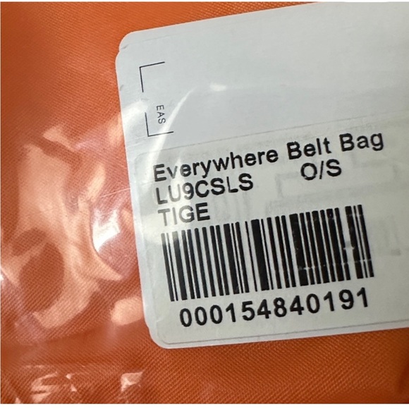 Lululemon Everywhere Belt Bag - Vibrant Orange - Picture 2 of 5